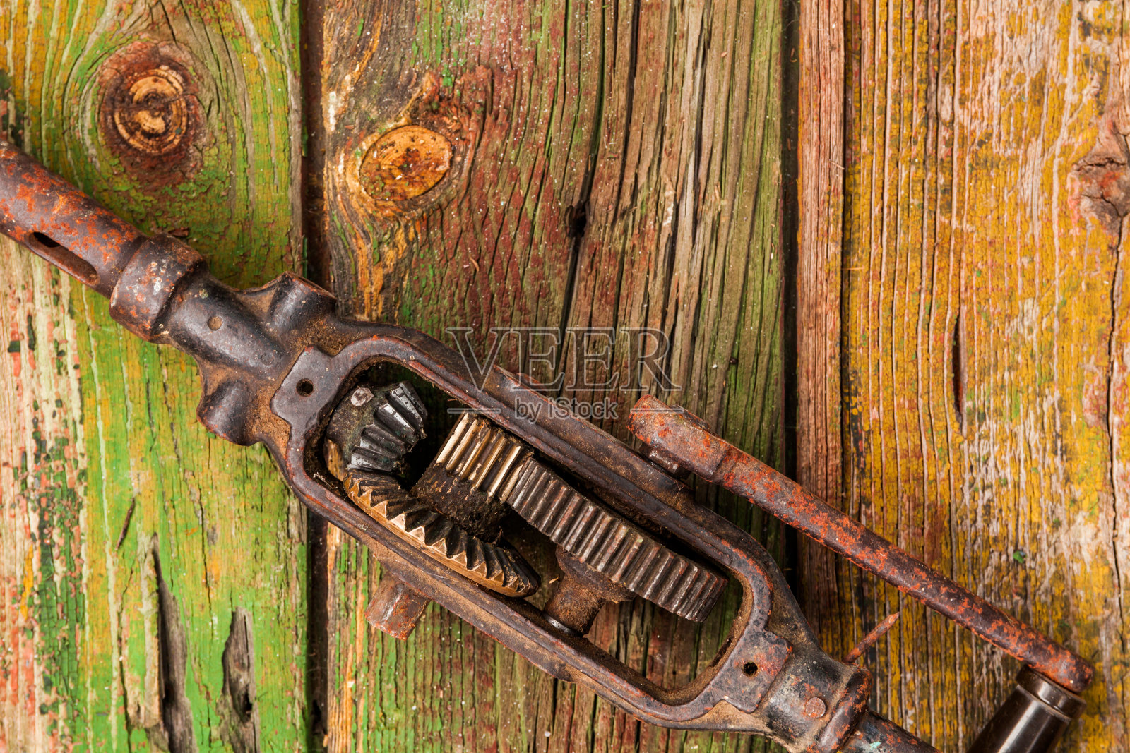 木制背景上的老式手工工具照片摄影图片