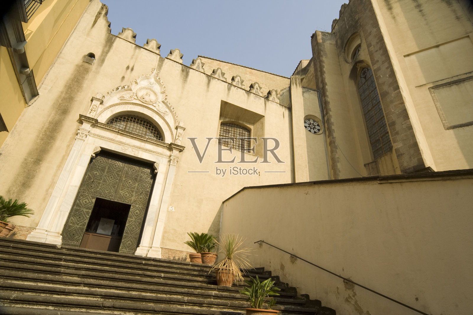 圣多梅尼科马焦雷教堂，意大利那不勒斯。照片摄影图片