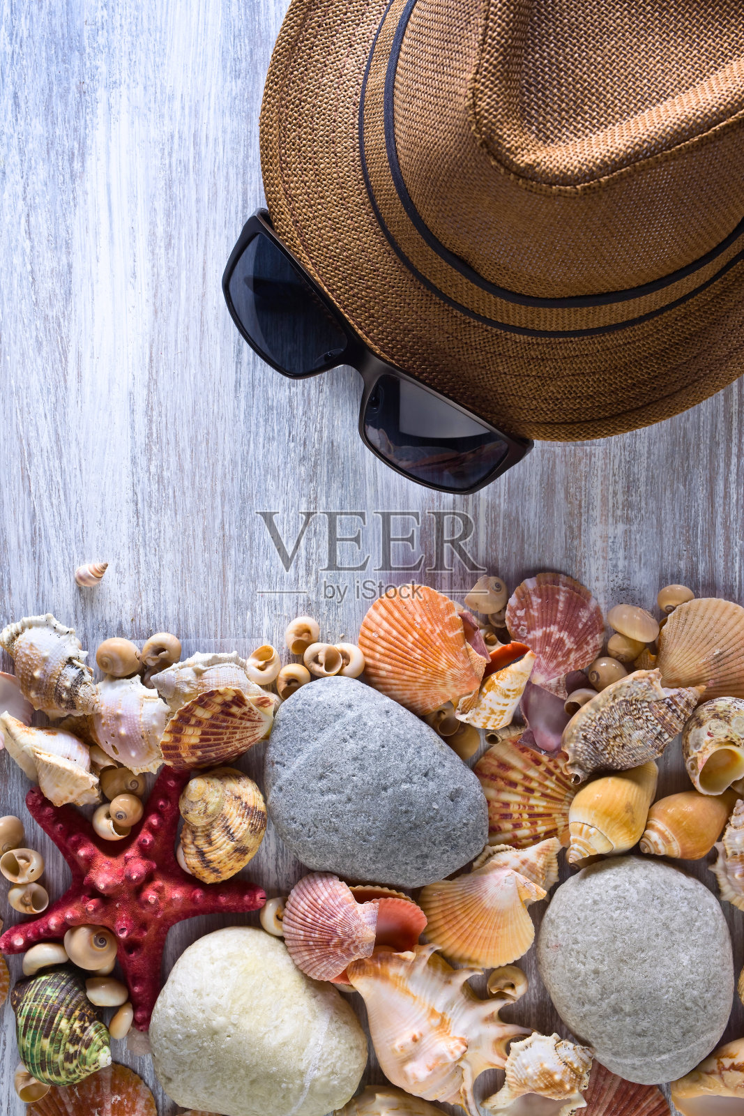 沙滩配件在木板上照片摄影图片