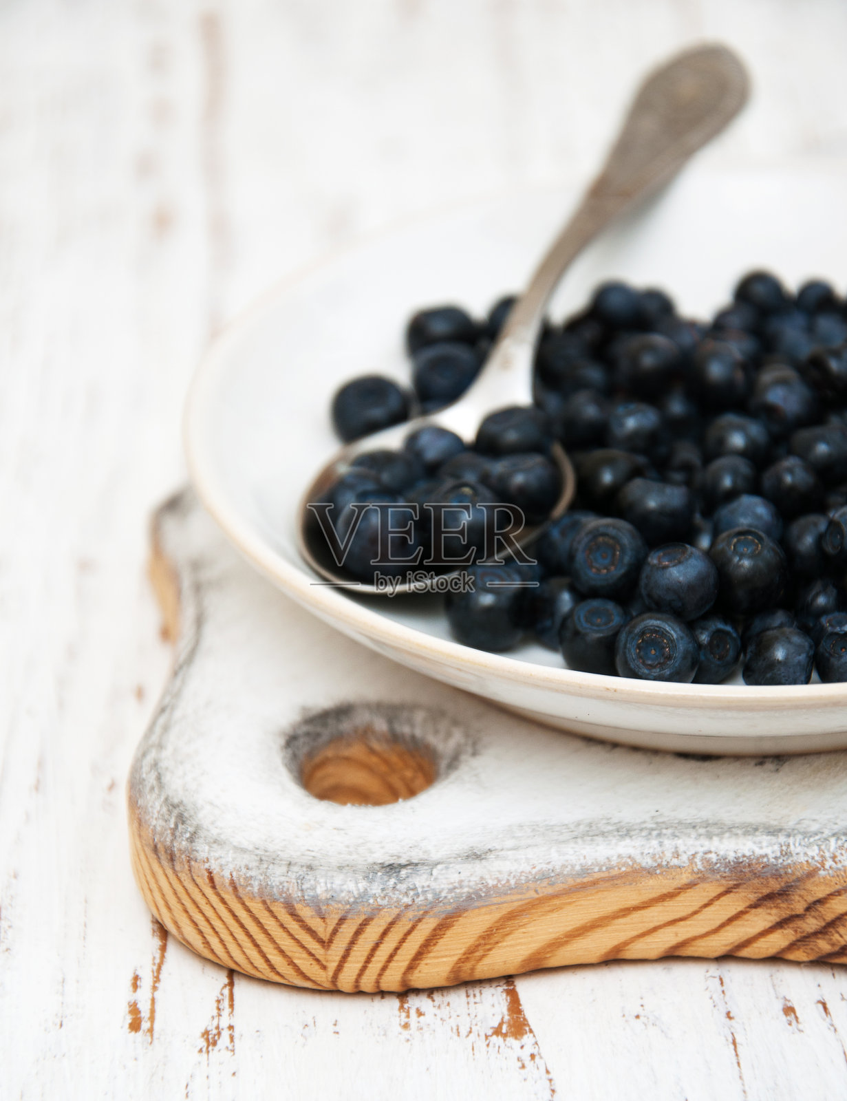 板与蓝莓照片摄影图片