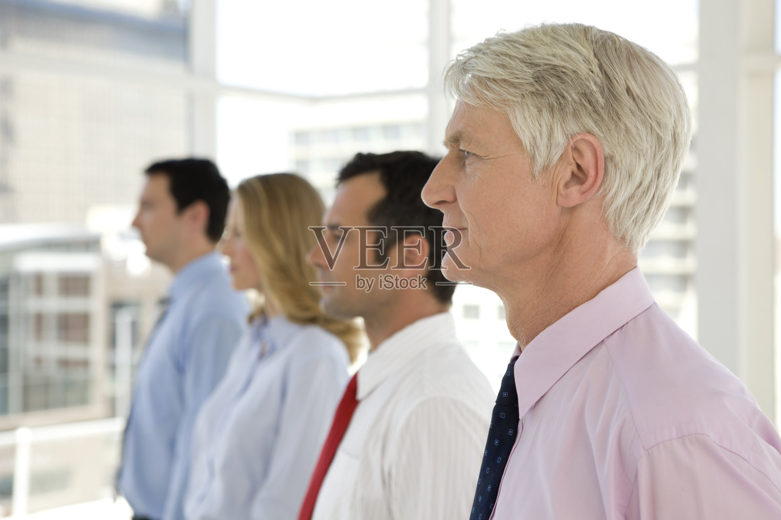 准备行动照片摄影图片