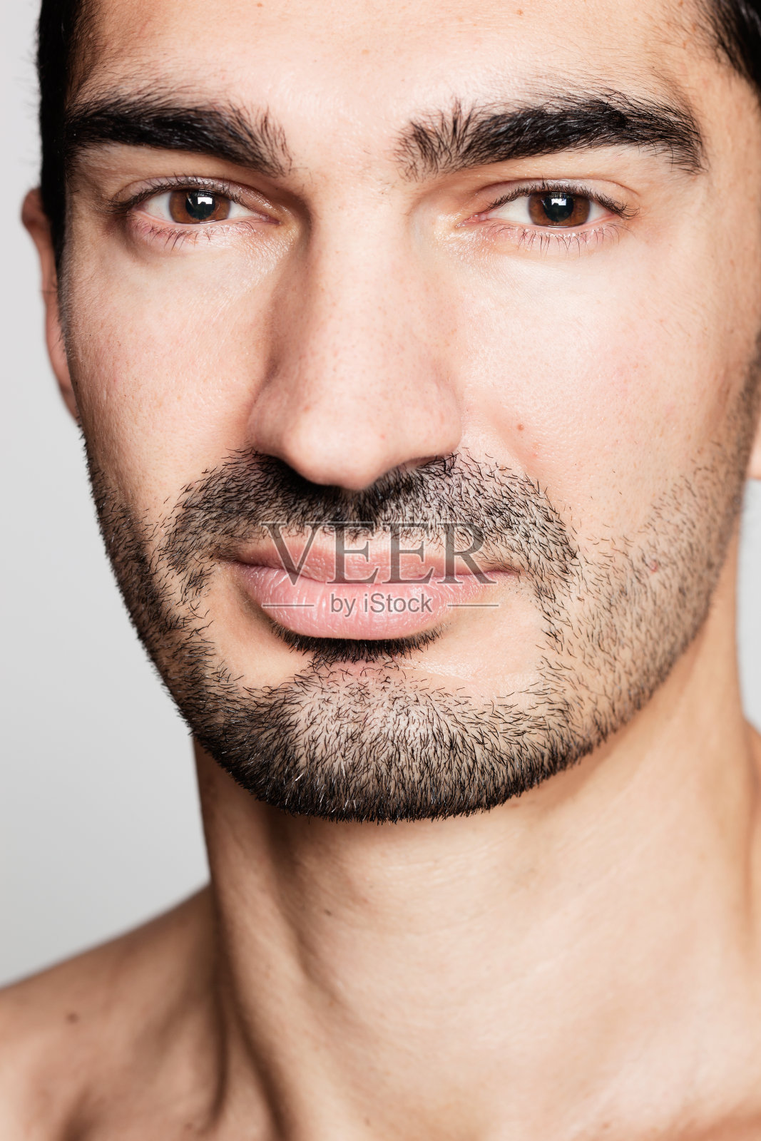 一个性感的男性脸的特写照片摄影图片