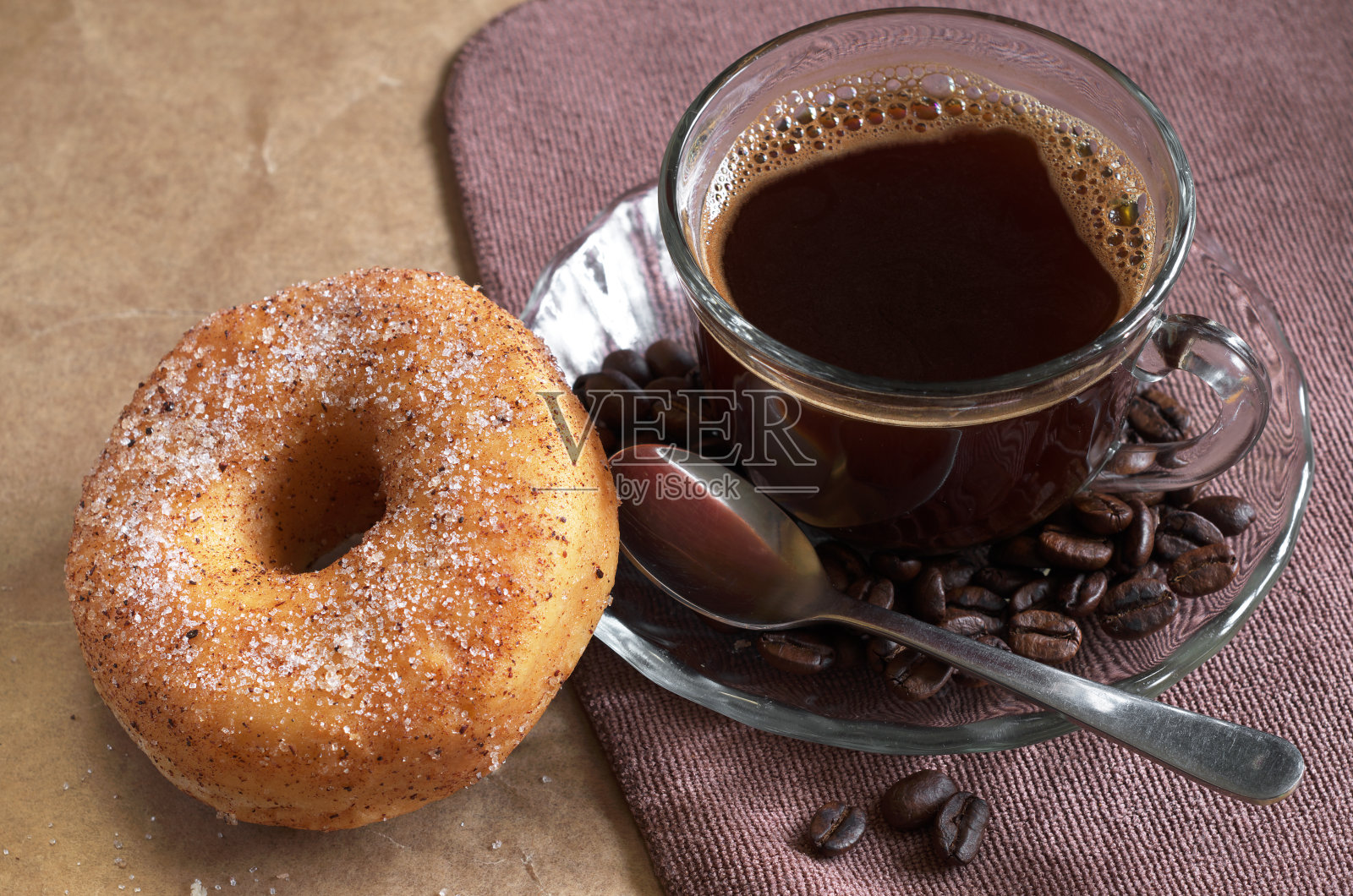 咖啡和甜甜圈照片摄影图片