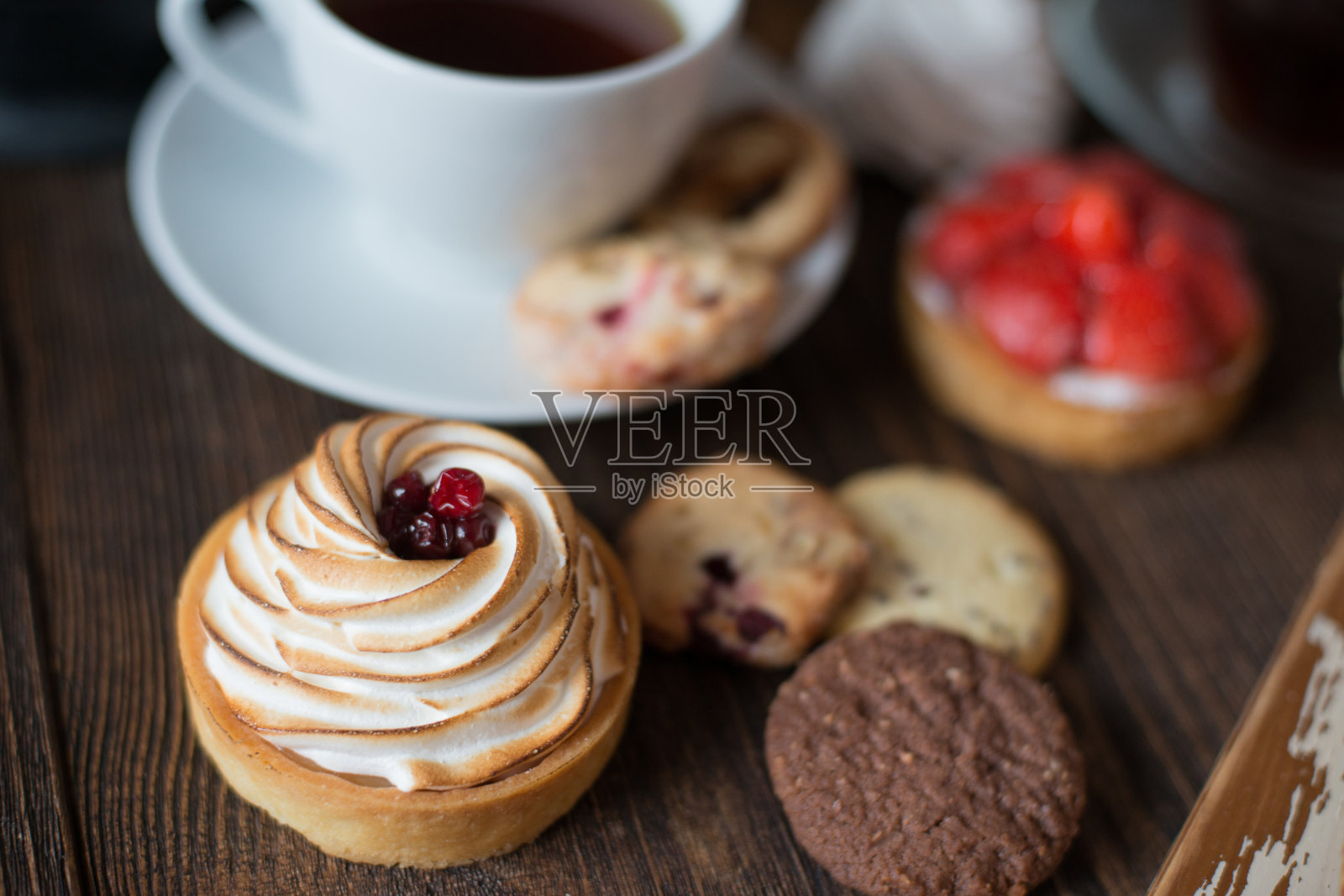 蛋糕，茶和饼干照片摄影图片