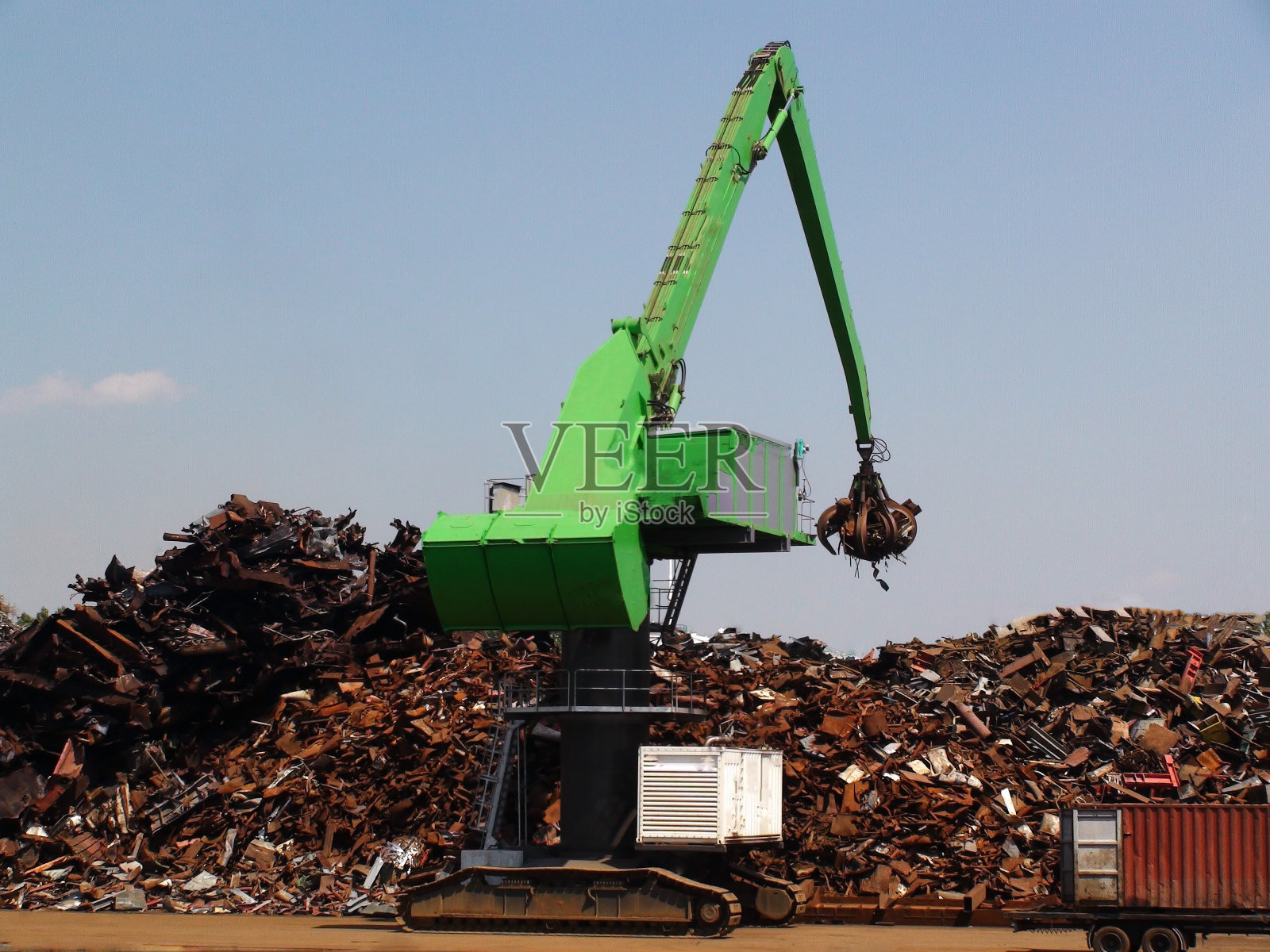 金属回收的装载照片摄影图片