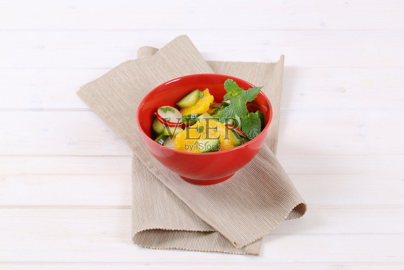 橙汁萝卜黄瓜沙拉照片摄影图片