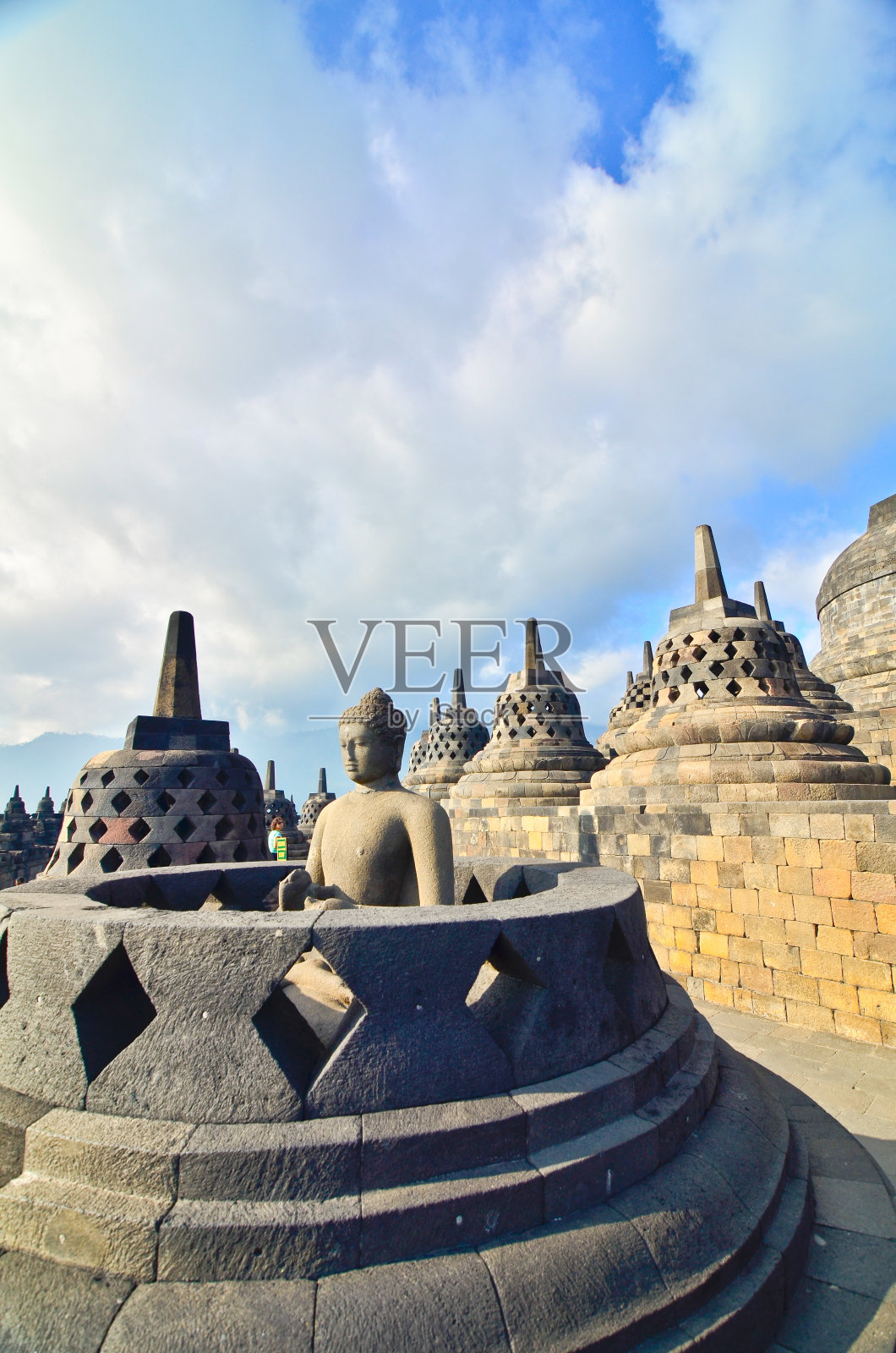 印度尼西亚爪哇岛日惹的婆罗浮屠寺日出。照片摄影图片