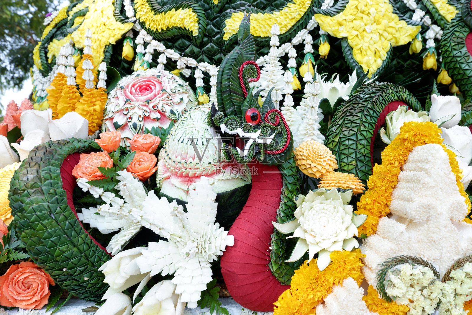 清迈花节上用香蕉叶制成的那加照片摄影图片