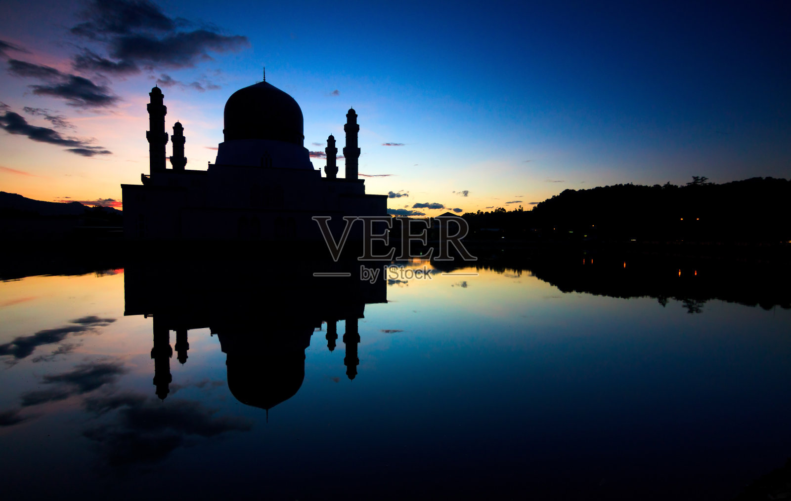 马来西亚婆罗洲沙巴州一座清真寺的剪影照片摄影图片