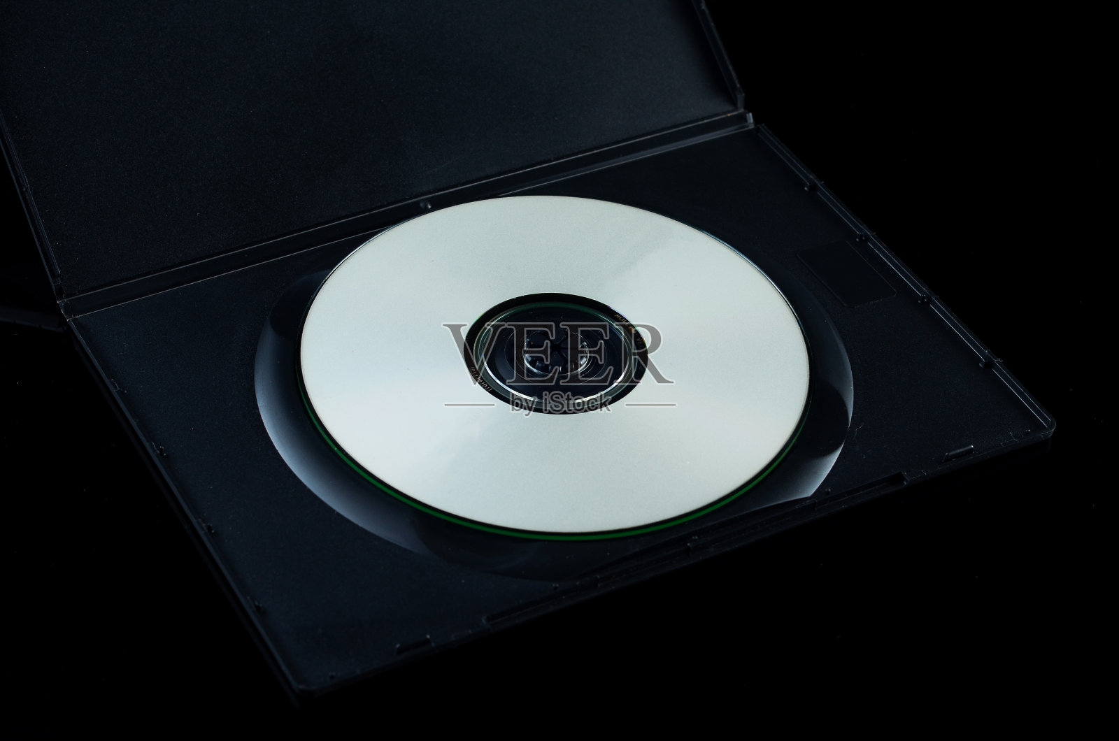 CD DVD与盒子上的黑色背景照片摄影图片