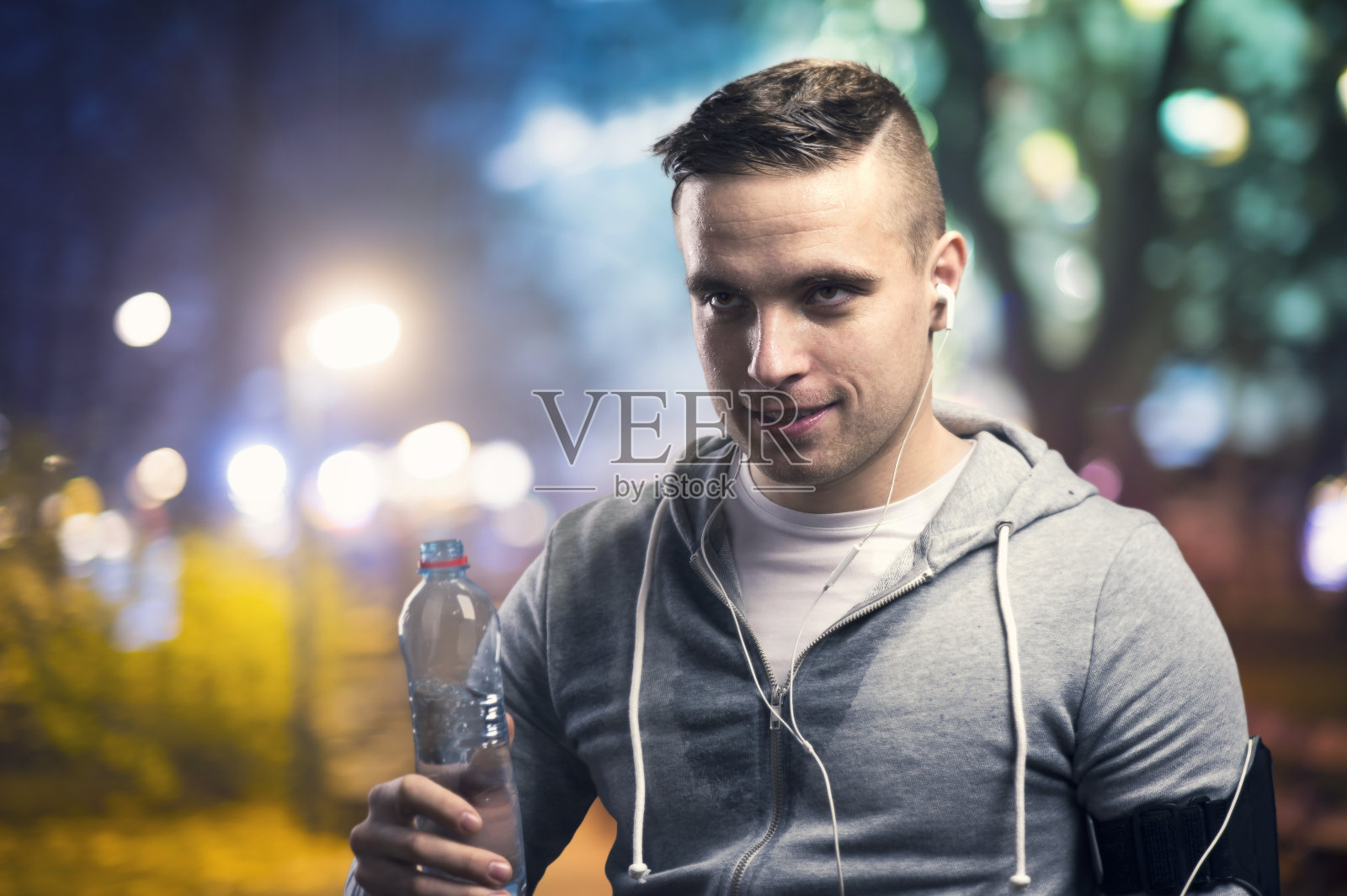 晚上慢跑照片摄影图片