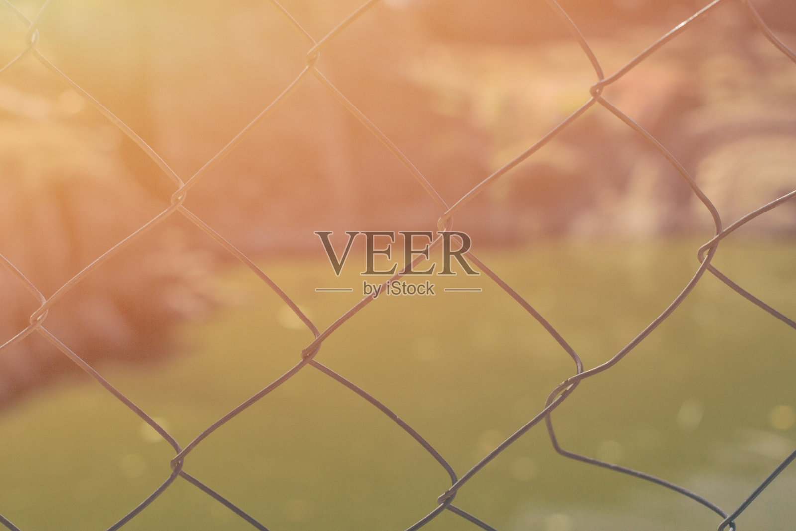 钢栅栏太阳模糊背景抽象照片摄影图片