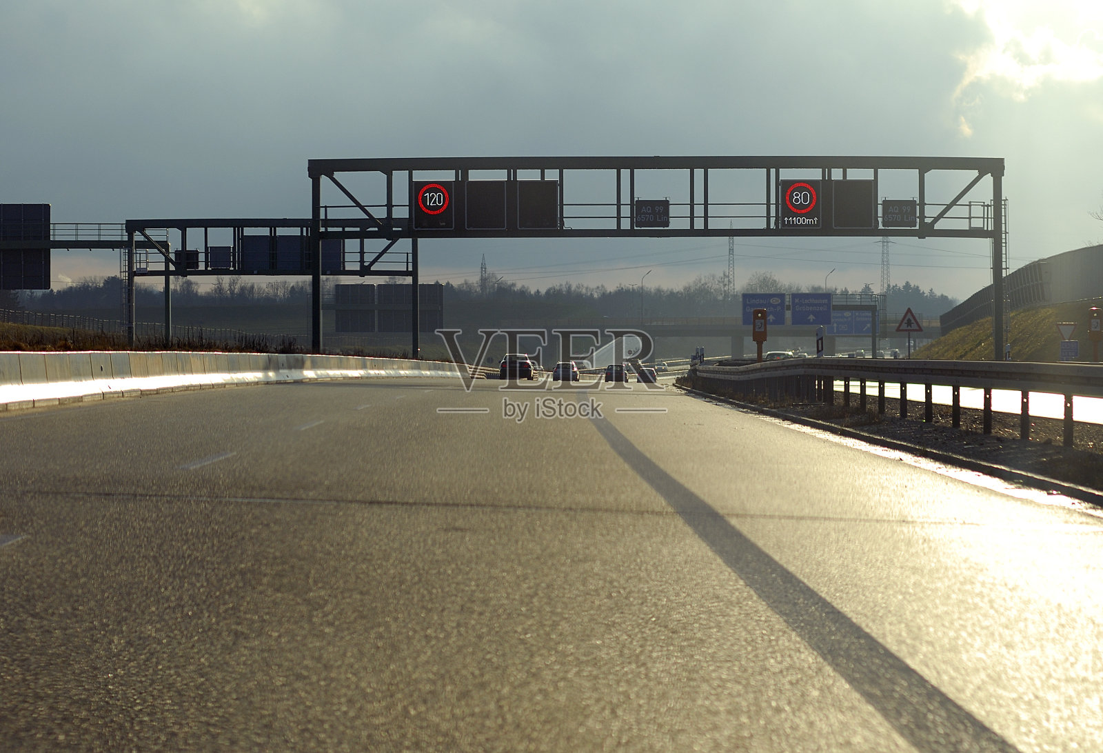 在高速公路上照片摄影图片