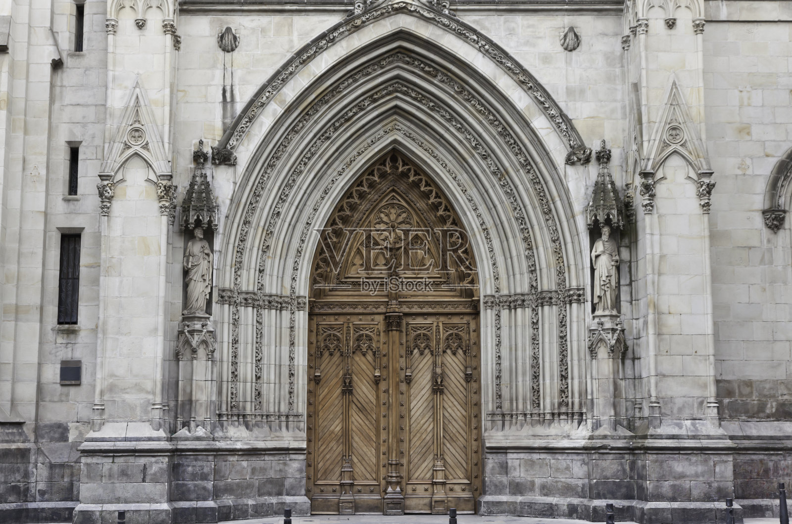 西班牙毕尔巴鄂的圣地亚哥大教堂照片摄影图片