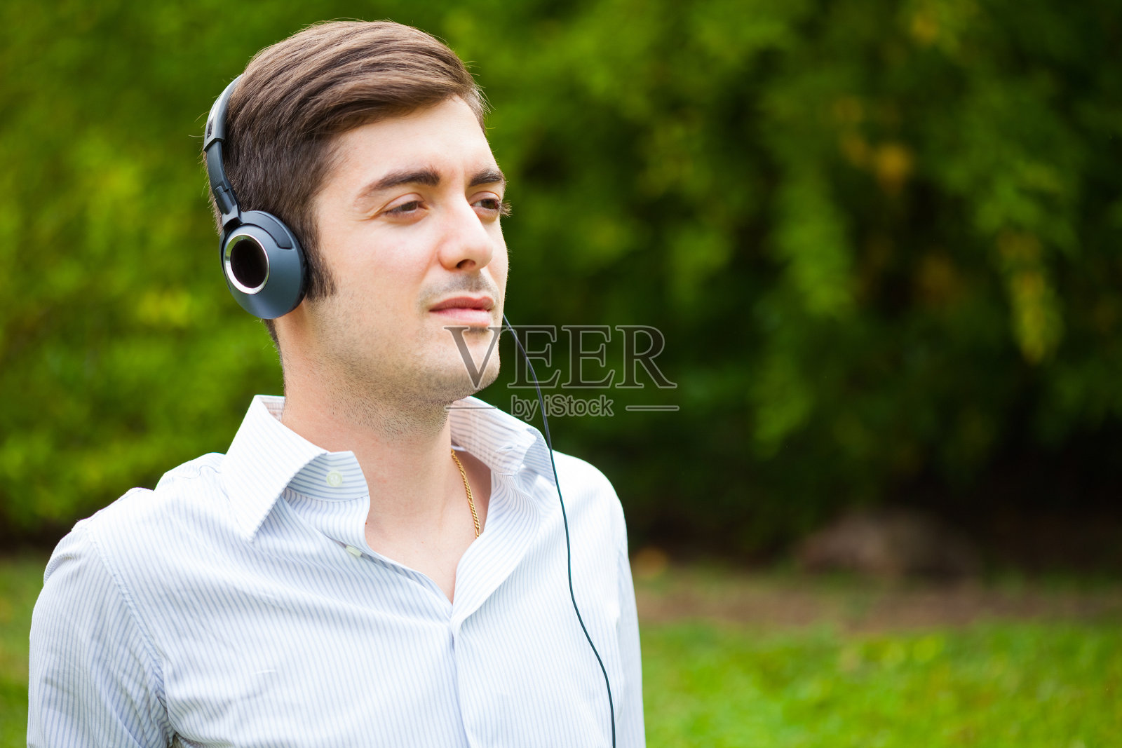 人听音乐照片摄影图片