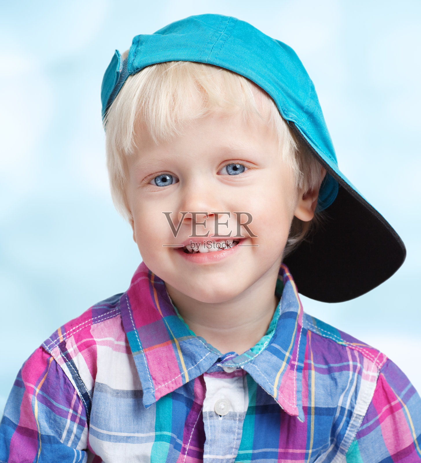 金发男孩照片摄影图片