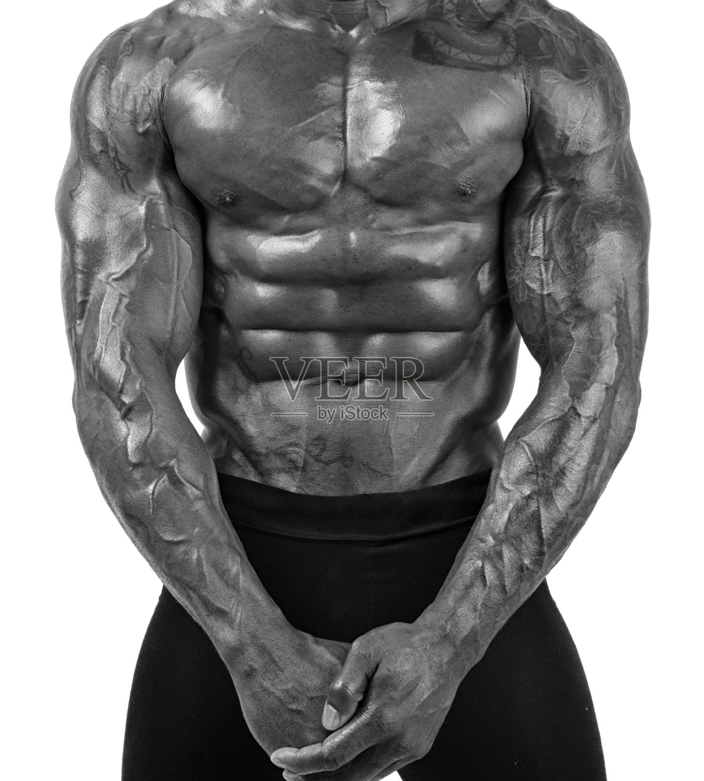 近距离观察完美的腹肌。拥有六块腹肌的强壮健美运动员照片摄影图片