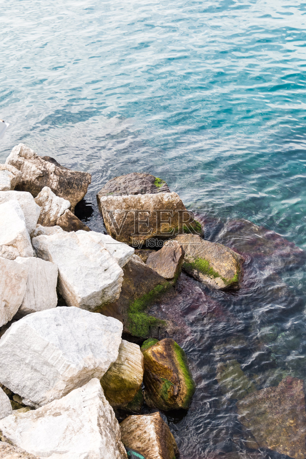 港口的岩石照片摄影图片