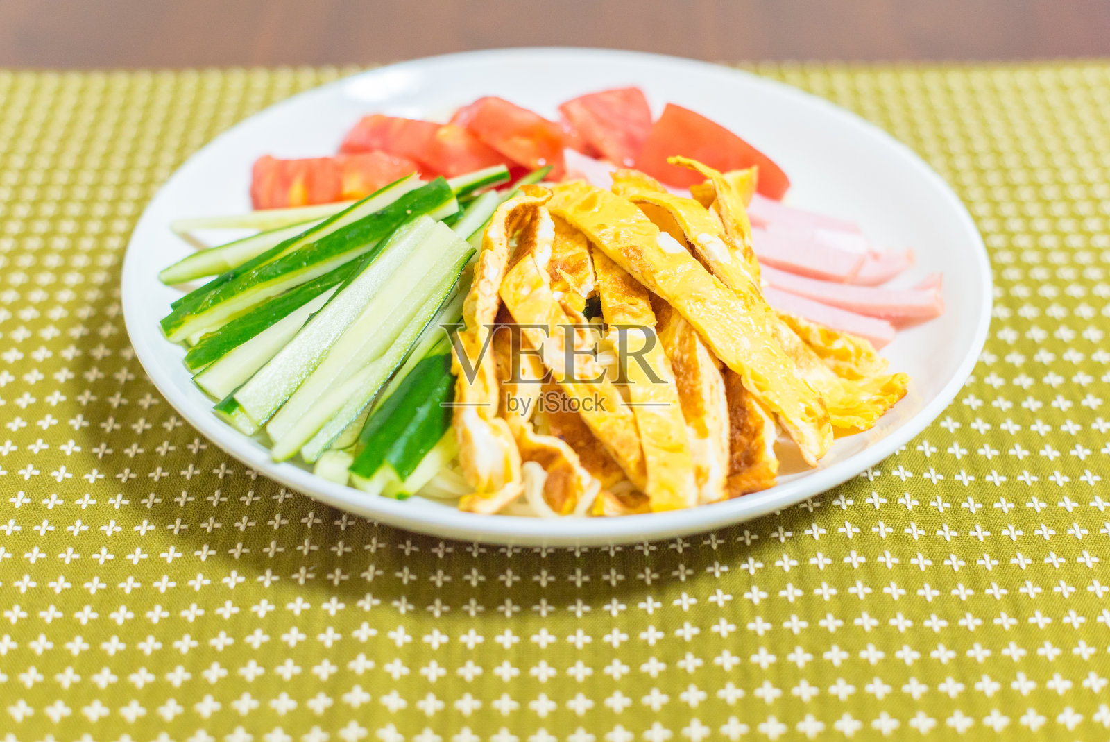 冷的面条沙拉照片摄影图片