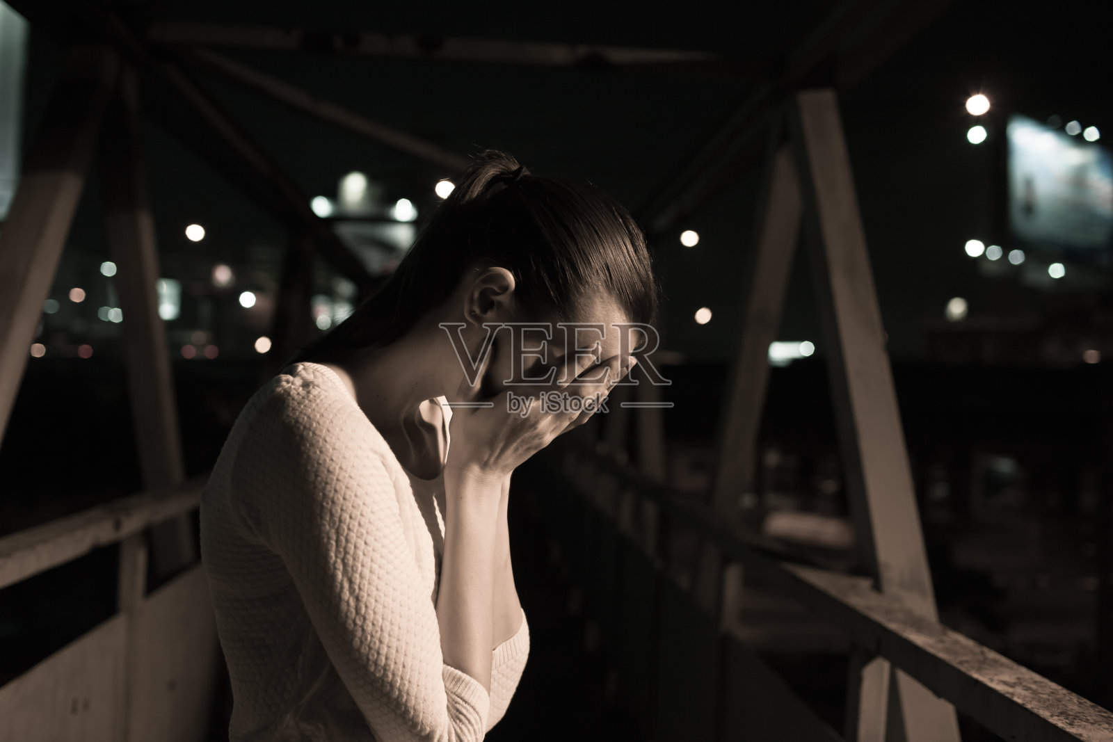 悲伤照片摄影图片