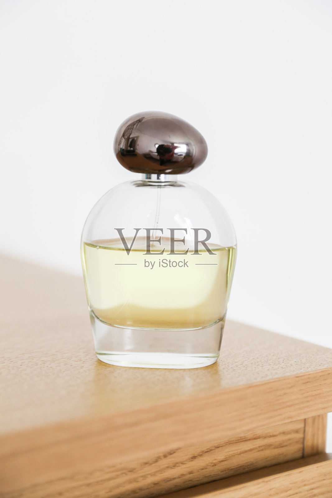 一个玻璃香水瓶照片摄影图片