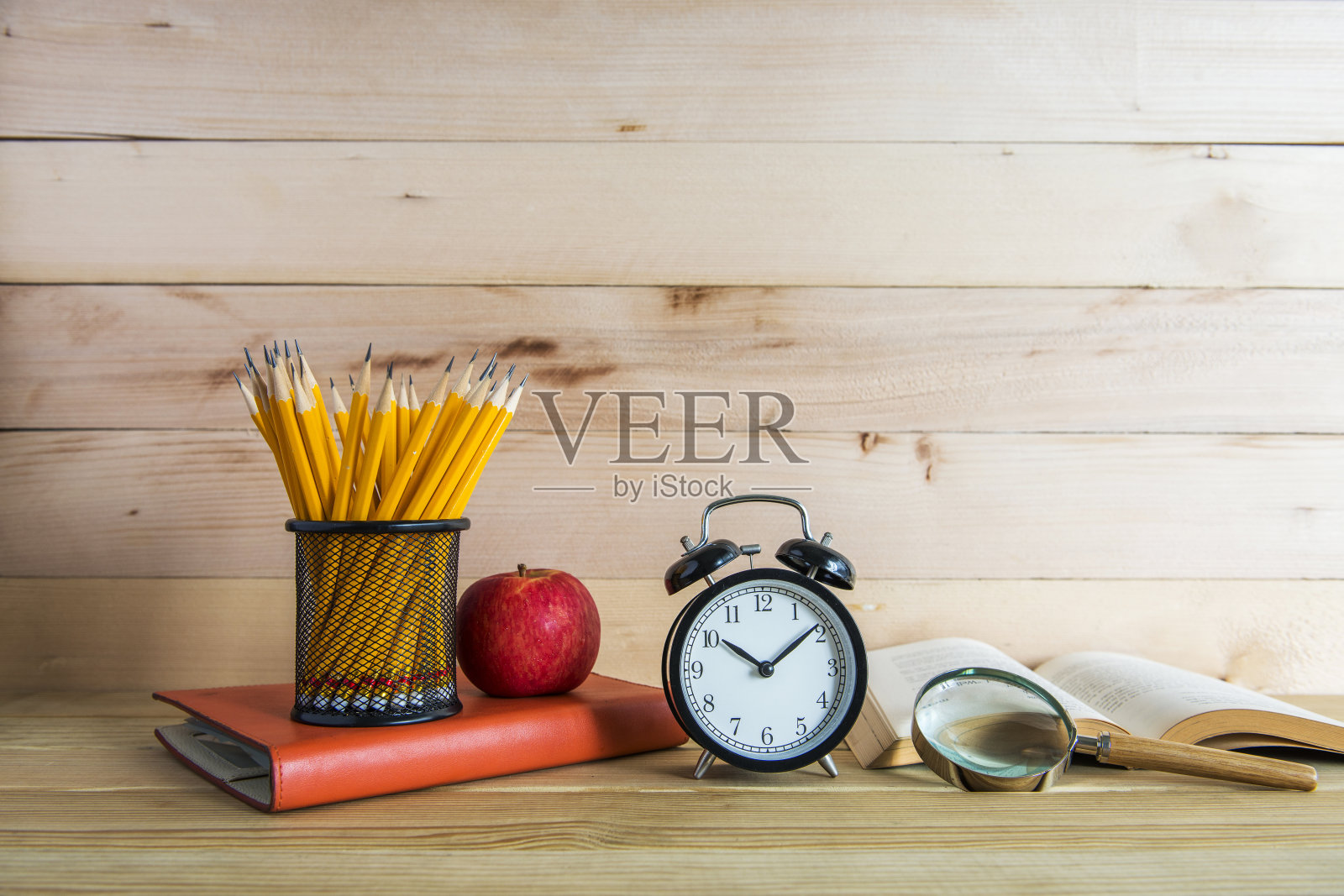 教育理念或回到学校上木背景照片摄影图片