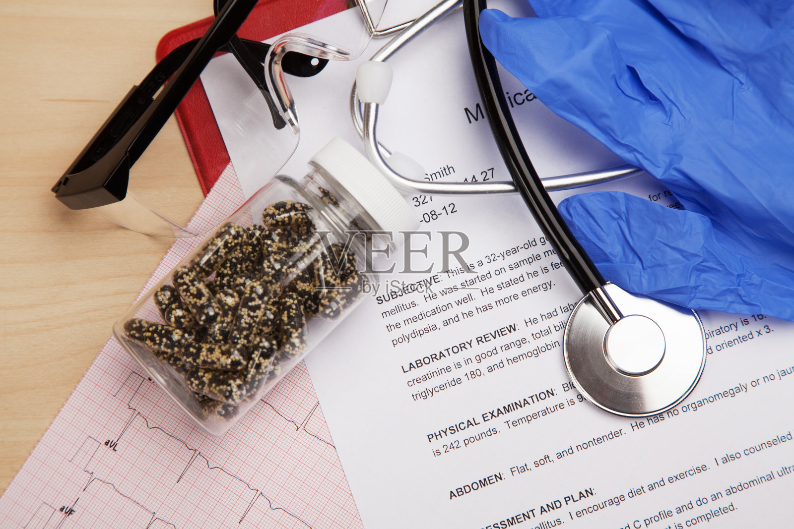 医疗报告和心电图照片摄影图片