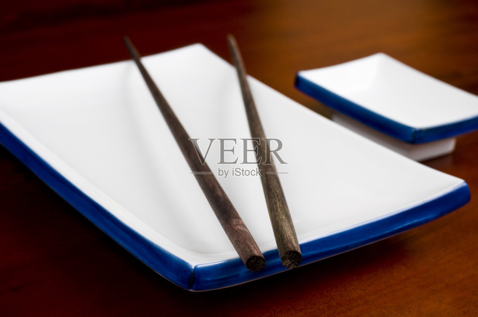 木制背景的亚洲方盘子照片摄影图片