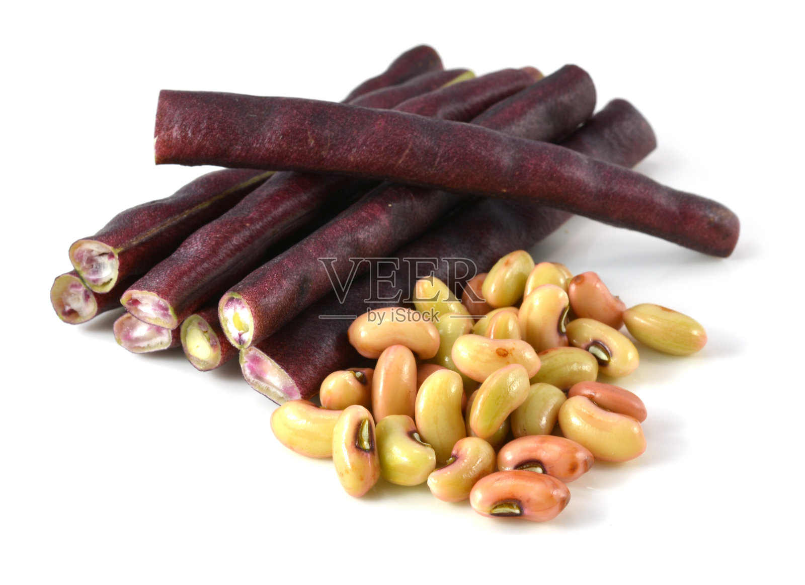 白底上的红豆。照片摄影图片