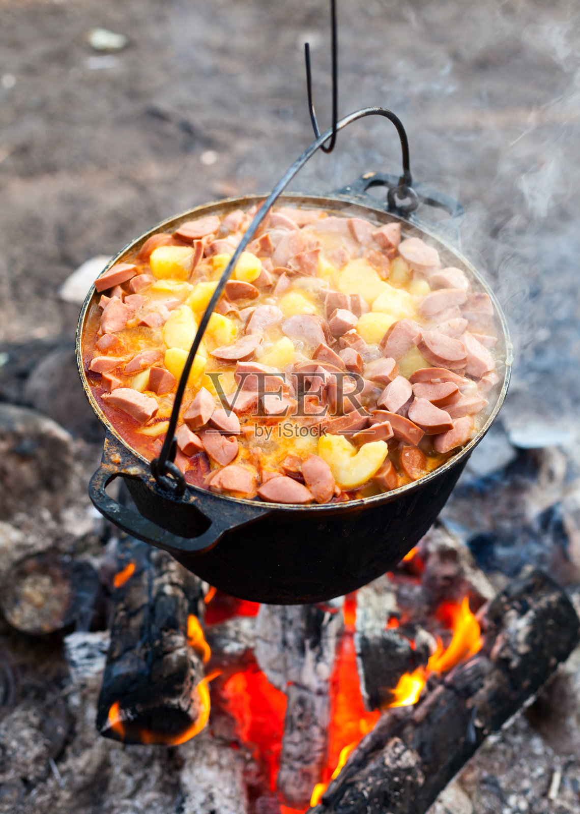 篝火做饭照片摄影图片