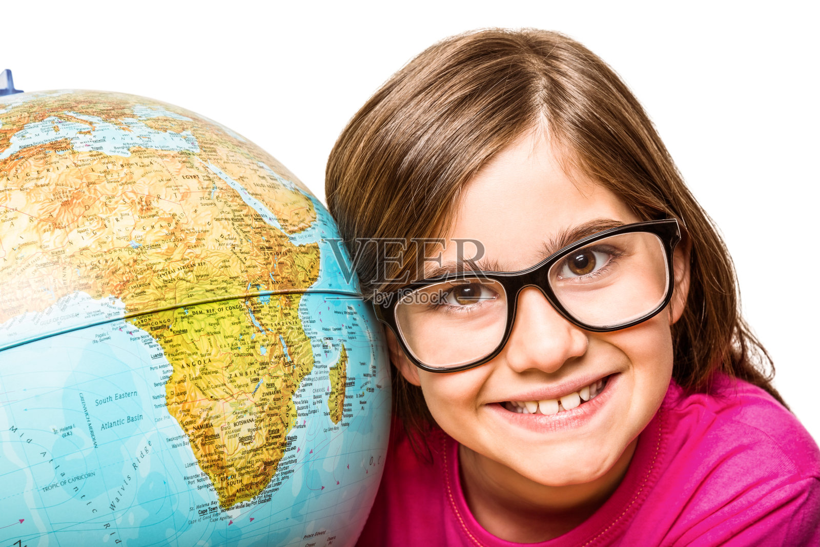 可爱的瞳孔在照相机与地球仪微笑照片摄影图片