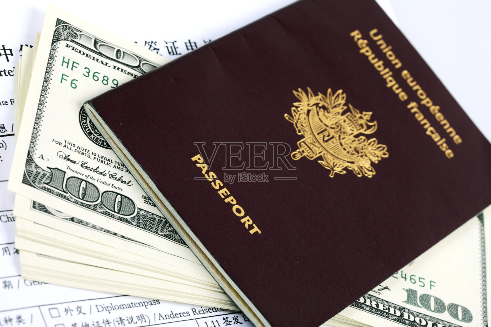 护照、货币和中国签证申请照片摄影图片
