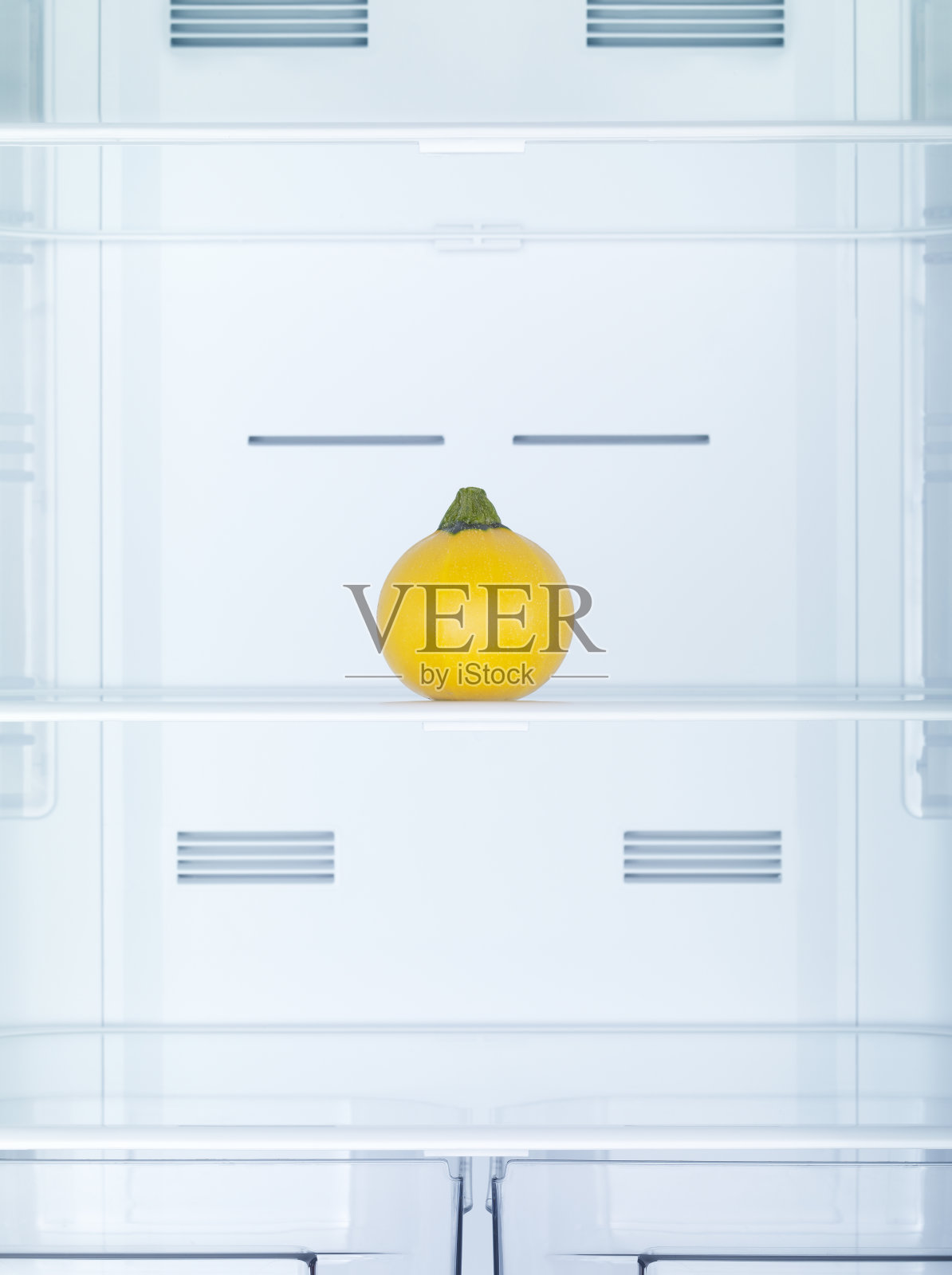 冰箱里的黄色南瓜照片摄影图片