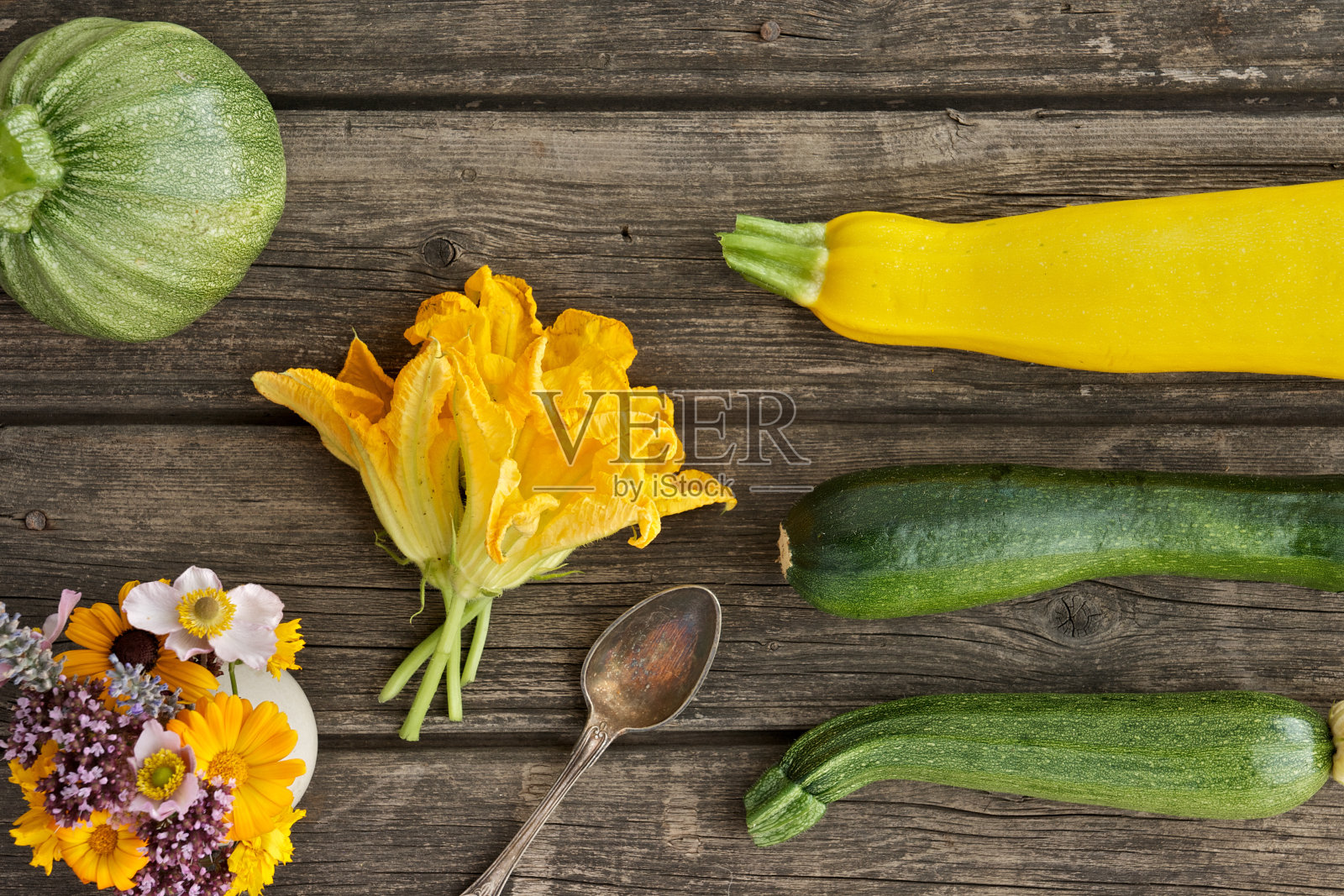 船上的新鲜食材照片摄影图片
