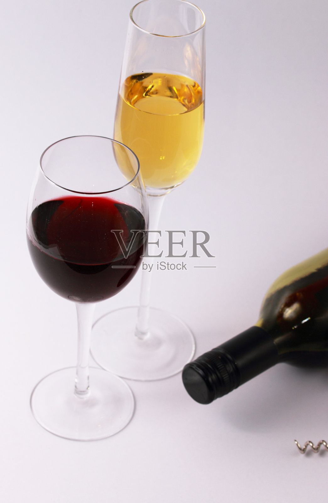 酒杯和酒瓶照片摄影图片