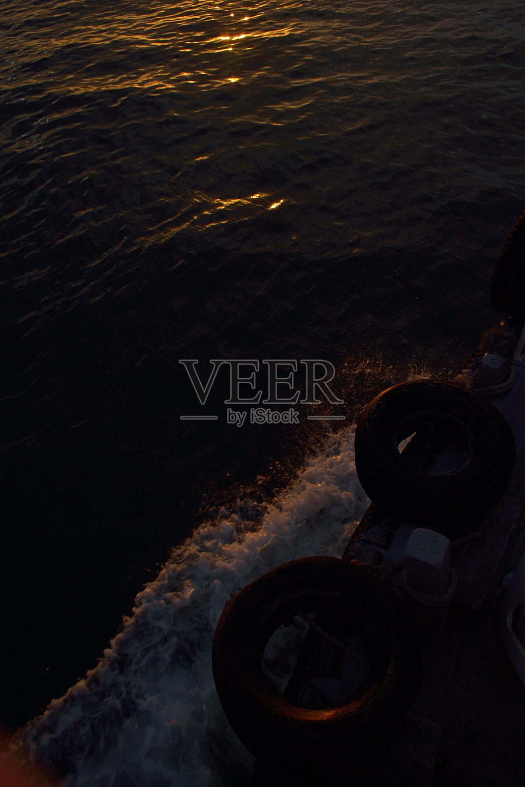 美丽的日落在海上照片摄影图片