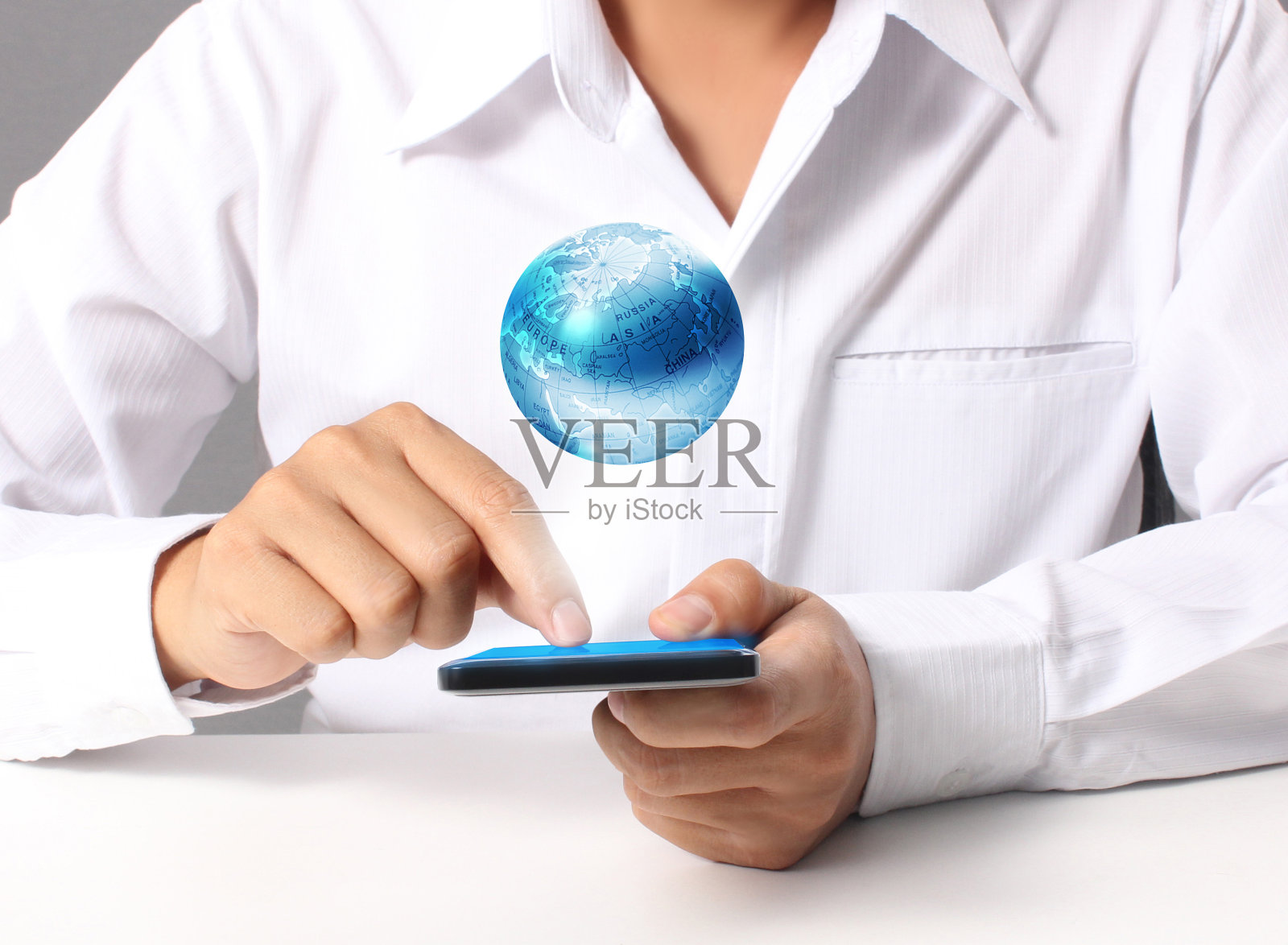 手持手机照片摄影图片