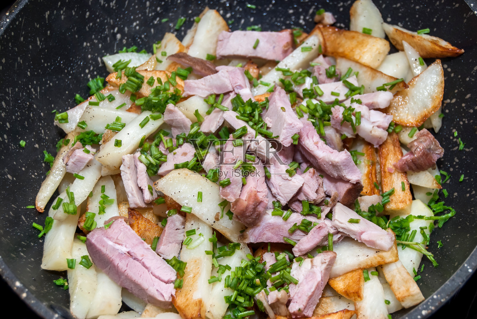 火腿葱炸土豆照片摄影图片