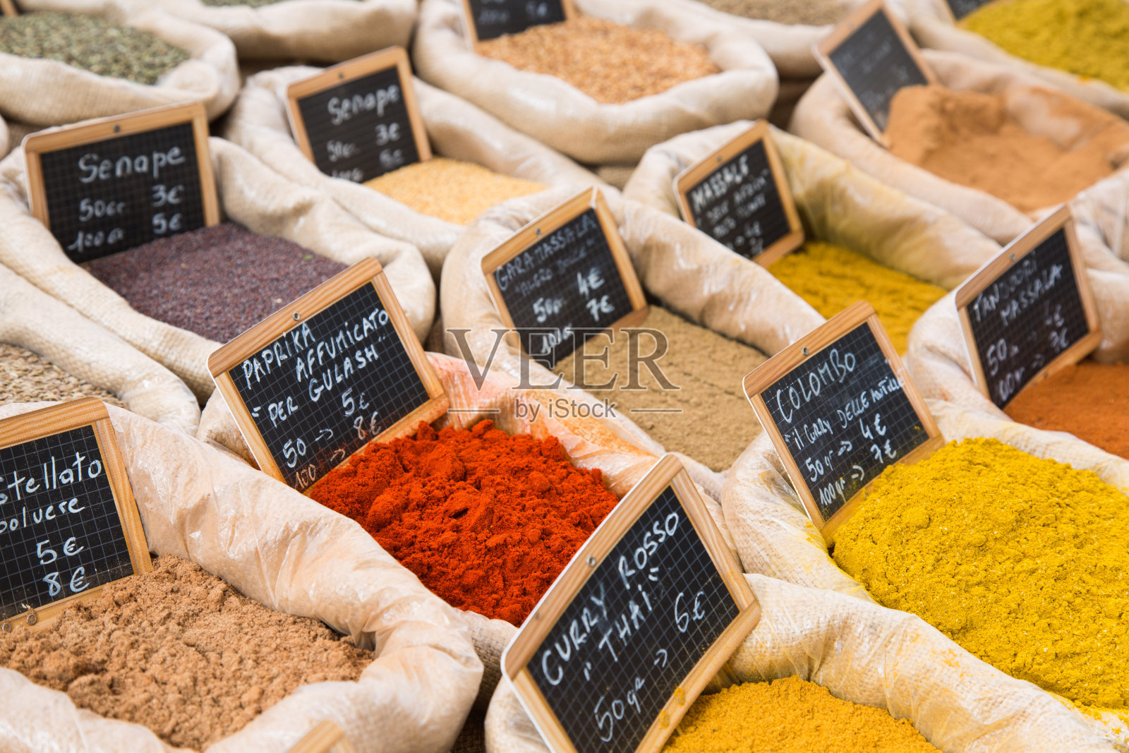 各种各样的香料照片摄影图片