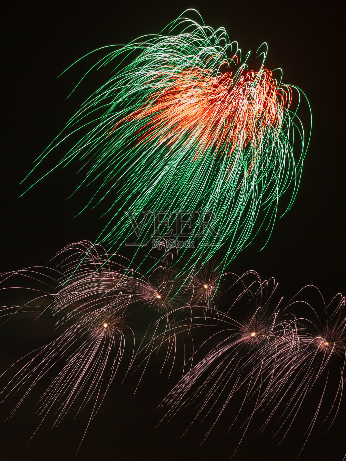 三色明亮的烟花照片摄影图片
