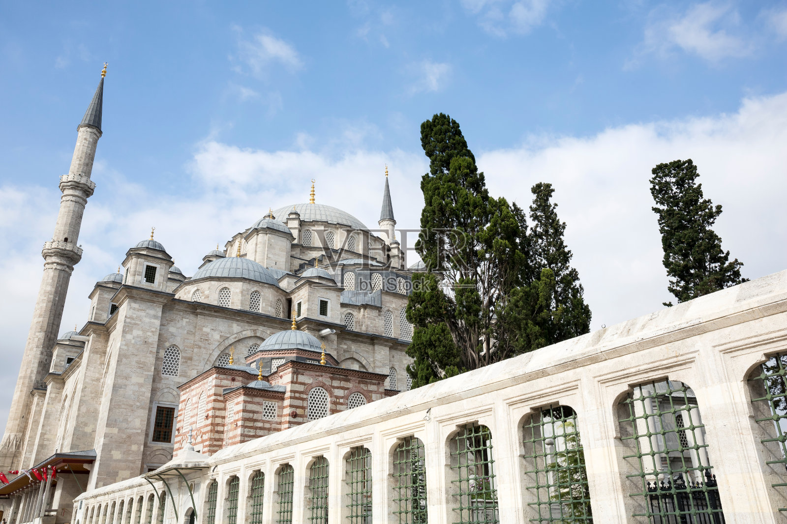 土耳其伊斯坦布尔地区的法提赫清真寺照片摄影图片