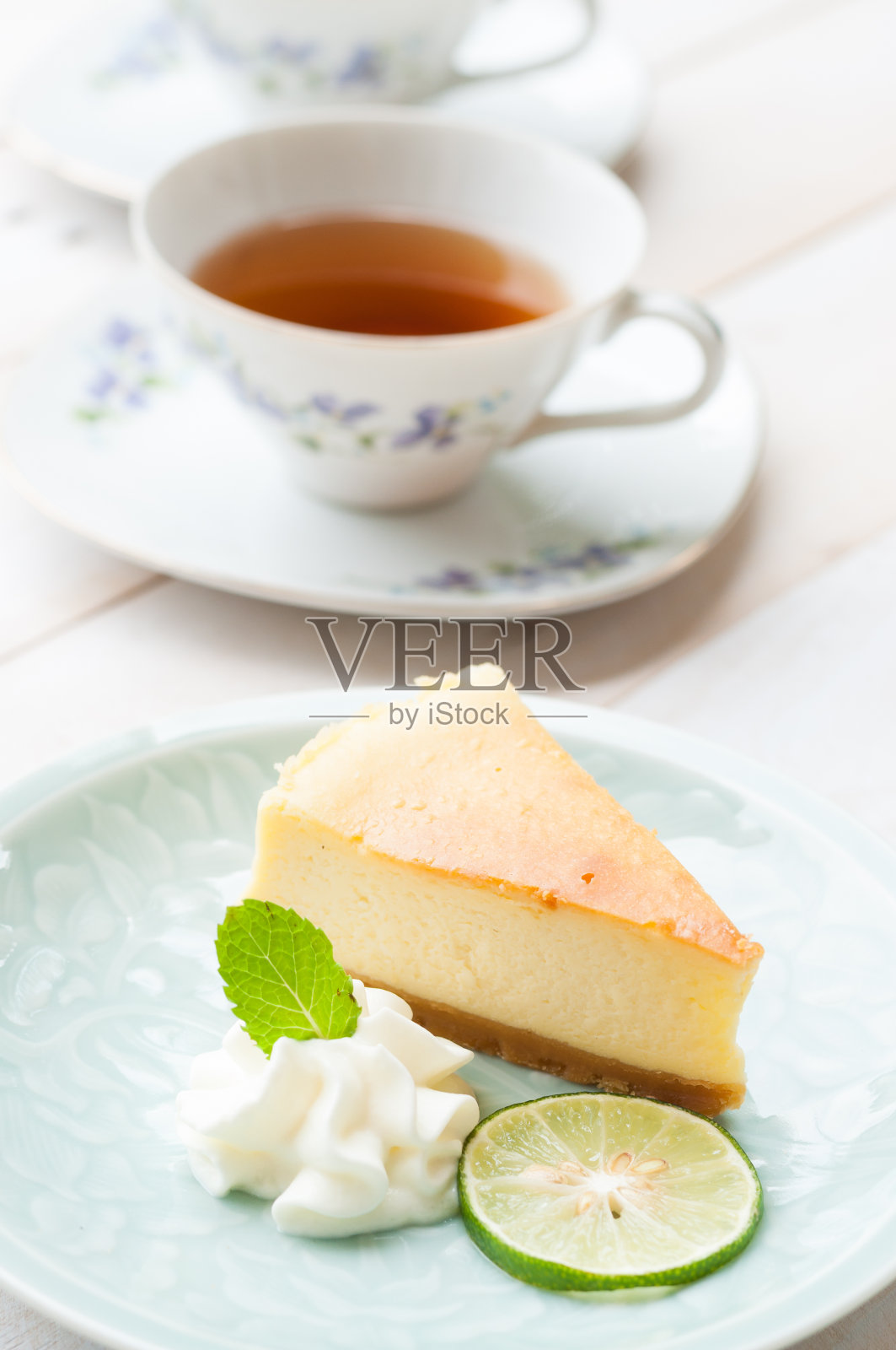 美食甜点，奶酪蛋糕和茶照片摄影图片