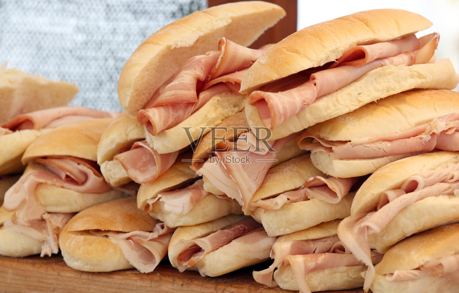 酒吧里有卖火腿三明治照片摄影图片