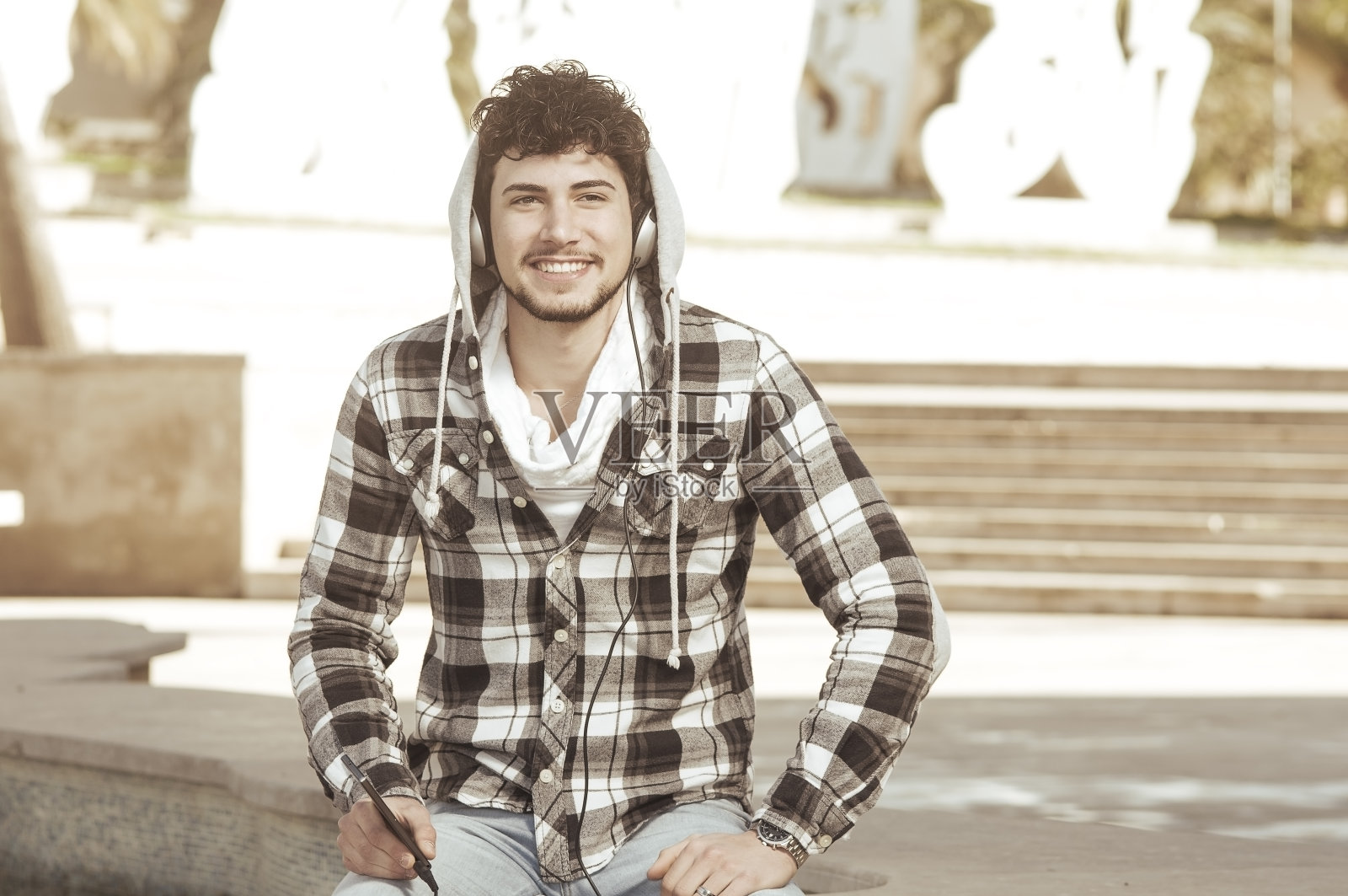 年轻有型胡须的男人照片摄影图片