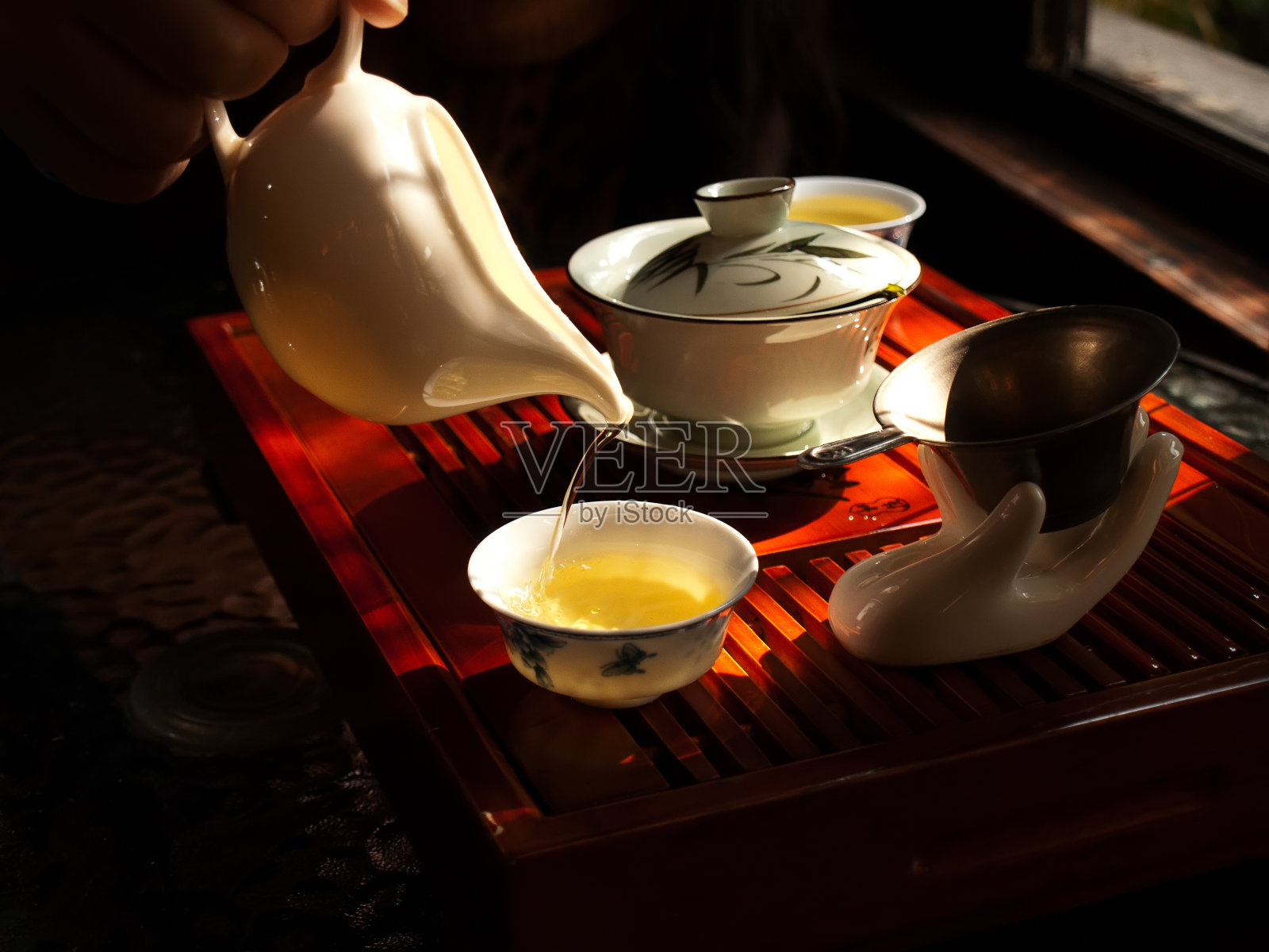 倒中国茶照片摄影图片