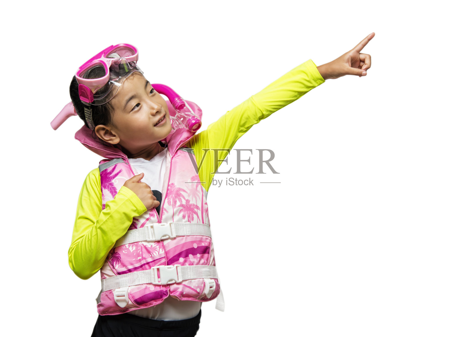 亚洲女孩穿着救生衣和通气管套装照片摄影图片