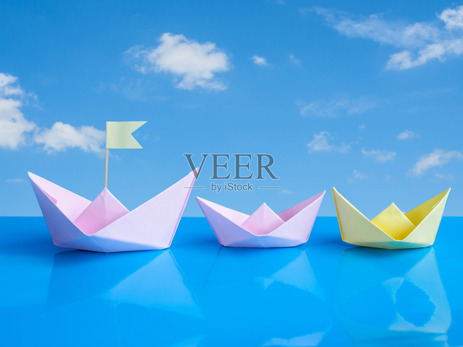 领导理念、纸船工艺(折纸鸟)照片摄影图片