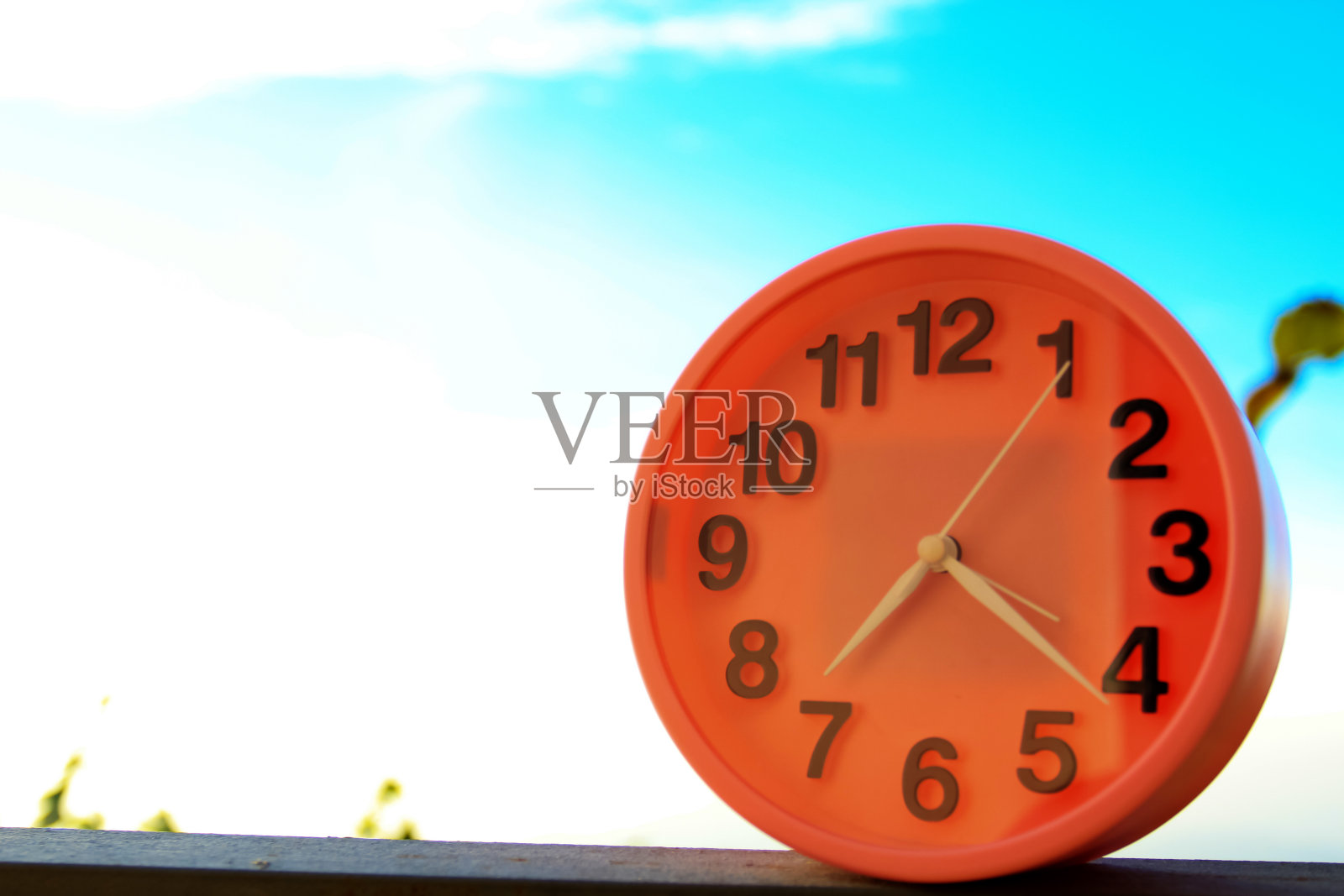 自然时间的红色时钟照片摄影图片