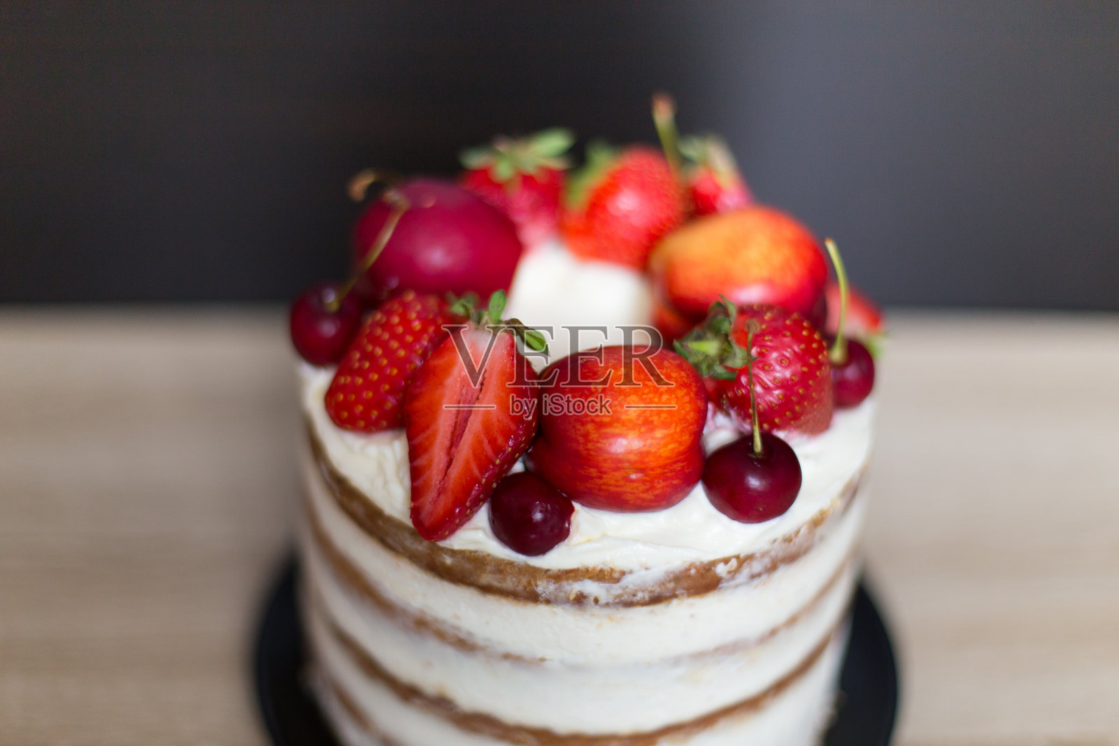 水果蛋糕自制的乡村婚礼照片摄影图片