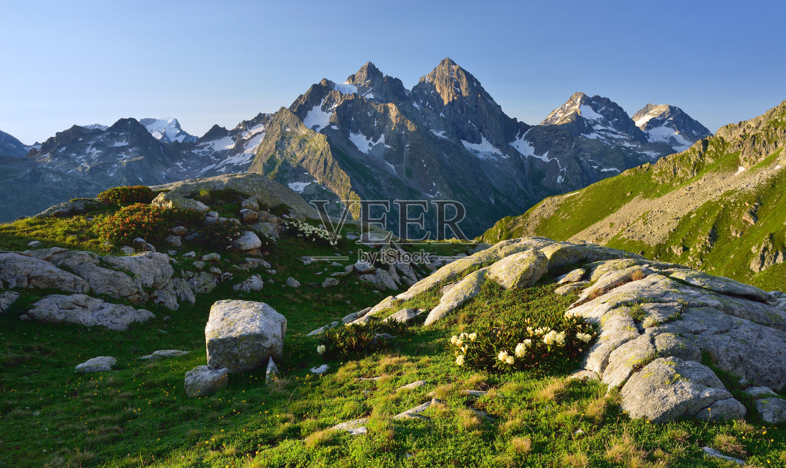 高加索在早上照片摄影图片